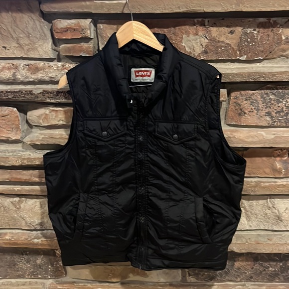 Levi's Other - Levi’s Black Puffer Vest